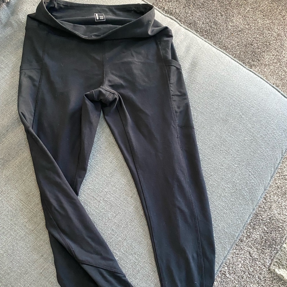 Like new black leggings.